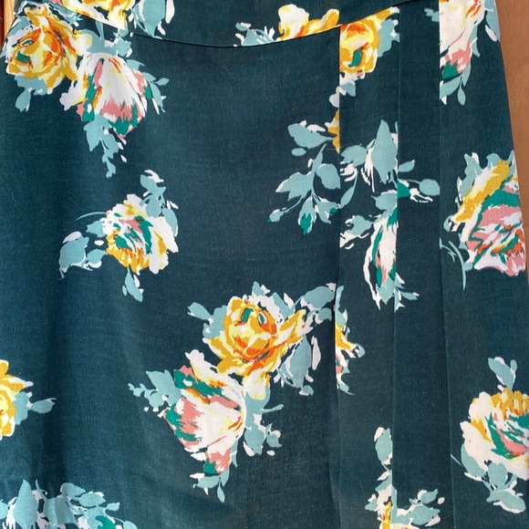 Halogen forest green floral midi bias cut skirt with pleat detail — 8 - Picture 5 of 12